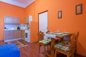 Kuchyňa alebo kuchynka v ubytovaní Stupendous Apartment