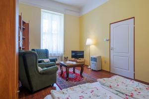 Televízia a/alebo spoločenská miestnosť v ubytovaní Stupendous Apartment