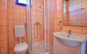 Koupelna v ubytování Apartments Sabljak + 37 fotografií