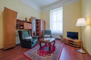 Televízia a/alebo spoločenská miestnosť v ubytovaní Stupendous Apartment