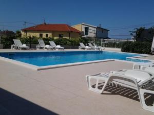 Bazén v ubytování Apartments Zulim nebo v jeho okolí