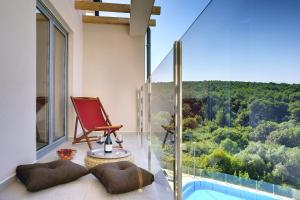 Bazén v ubytování Premantura Resort - Hotel & Restaurant nebo v jeho okolí
