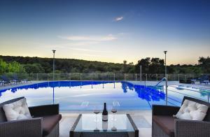 Bazén v ubytování Premantura Resort - Hotel & Restaurant nebo v jeho okolí
