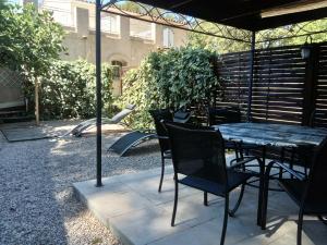 Κήπος έξω από το Chez Isabelle et Guy B&B