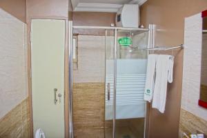 Ένα μπάνιο στο De Rembrandt Hotels and Suites