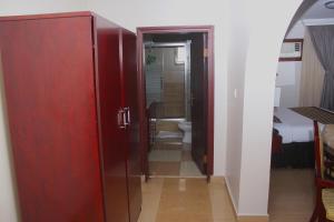 Ένα μπάνιο στο De Rembrandt Hotels and Suites