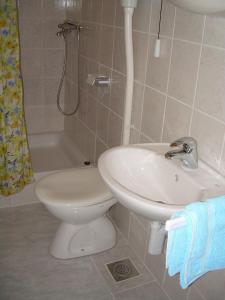 Koupelna v ubytování Guesthouse Mimas
