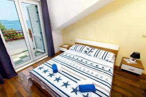 Postel nebo postele na pokoji v ubytování Apartments Martina