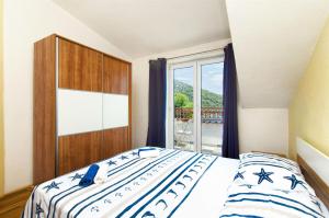Postel nebo postele na pokoji v ubytování Apartments Martina