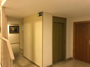 a hallway with a sliding door in a room at Los Galanes in Granada
