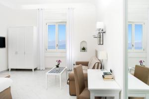 A television and/or entertainment centre at Hotel Villa Garden