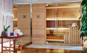a room with a sauna with a wooden wall at Hôtel Juana in Juan-les-Pins