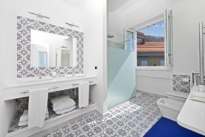 A bathroom at Hotel Villa Garden