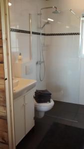 Kylpyhuone majoituspaikassa Charme camping Vorrelveen