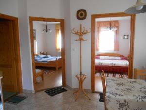 A bed or beds in a room at Vendégmarasztaló Porta