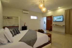 Giường trong phòng chung tại Oasis Tajaja Pousada