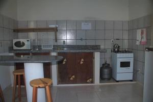 A kitchen or kitchenette at Pousada e casas do Betão