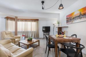 a living room with a couch and a table at Matarolux 9 in Mataró