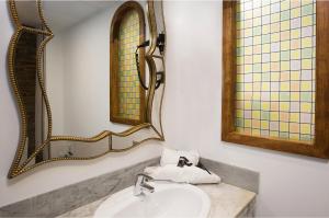 Koupelna v ubytování El Charco Suites
