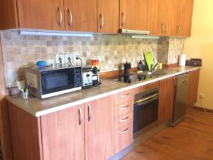 Kuchyň nebo kuchyňský kout v ubytování Le Jardin de Font Romeu + 26 fotografií