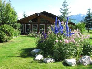 Photo de la galerie de l'établissement Whitewater Lodge, à Golden