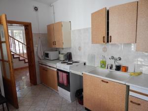 Kuchyňa alebo kuchynka v ubytovaní Hostel Madeira