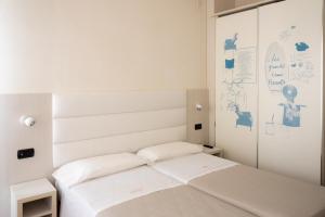 Postel nebo postele na pokoji v ubytování Hotel Nettuno + 37 fotografií