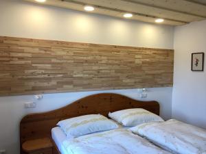 Uma cama ou camas num quarto em Haus Lisa