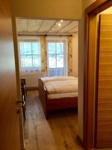 Uma cama ou camas num quarto em Haus Lisa