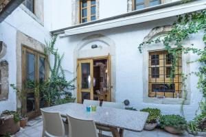 Kép MK Cottage With Breakfast and Jacuzzi szállásáról Szárhoszban a galériában