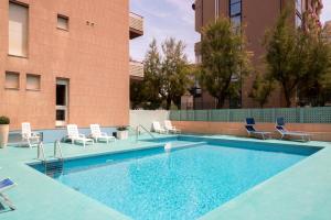 Bazén v ubytování Hotel Nettuno nebo v jeho okolí