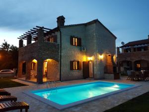 Bazén v ubytování Istrian Villa Melany nebo v jeho okolí