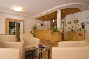 a waiting room with chairs and a table and a waiting area at Gasthaus-Landhotel Traunstein in Abtenau