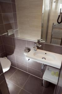 A bathroom at Penzion Jople