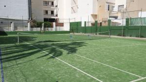 Tenis alebo squash v ubytovaní Palmeral de Torrevieja alebo jeho okolí