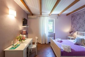 Giường trong phòng chung tại Villa Borgo Duino