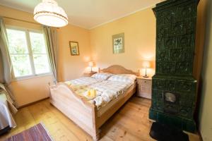 a bedroom with a large bed in a room at Waldhaus Ahornau Chalet in Schladming