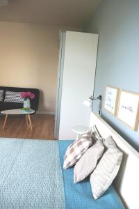 Posteľ alebo postele v izbe v ubytovaní APARTAMENT KOŁOBRZEG