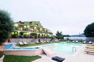 Swimmingpoolen hos eller tæt på Belizi Hotel