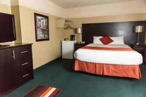 Кровать или кровати в номере Hotel-Resto-Bar Le Journel