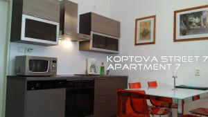 Kuchnia lub aneks kuchenny w obiekcie Holiday Apartments