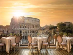 Hotel Palazzo Manfredi – Small Luxury Hotels of the World餐厅或其他用餐的地方