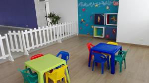 a room with brightly colored tables and chairs at Apartamento con salida al Mar in Santa Marta
