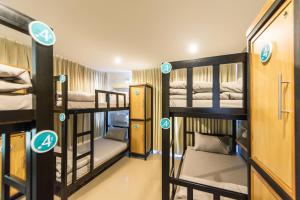 Ένα ή περισσότερα κρεβάτια σε δωμάτιο στο Full stop. Hostel Chiang Mai +50 φωτογραφίες