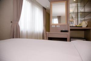 Ένα ή περισσότερα κρεβάτια σε δωμάτιο στο The Koos Hotel Dahu