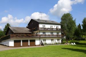 Gallery image of Landhotel Garni Schweizerhaus in Schonwald im Schwarzwald