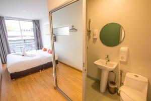 Koupelna v ubytování Ducati Bike Box Hotel