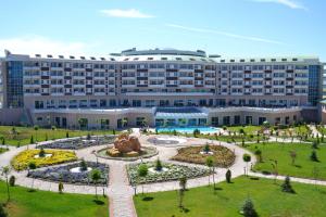 Bazén v ubytování Safran Thermal Resort Sandikli nebo v jeho okolí