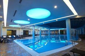 Bazén v ubytování Safran Thermal Resort Sandikli nebo v jeho okolí