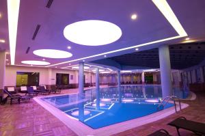 Bazén v ubytování Safran Thermal Resort Sandikli nebo v jeho okolí